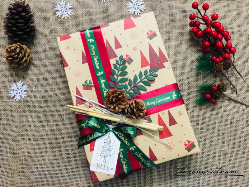 Hộp Quà To Gói Sẵn Phong Cách Giáng Sinh( 23*32*5cm) Mẫu 15